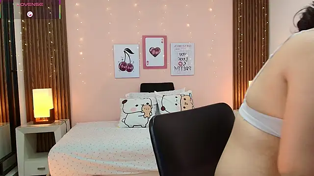 alina martinelli online show from April 4, 12:15 pm