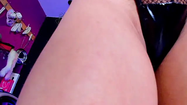 Alexa Slave online show from May 6, 7:18 pm