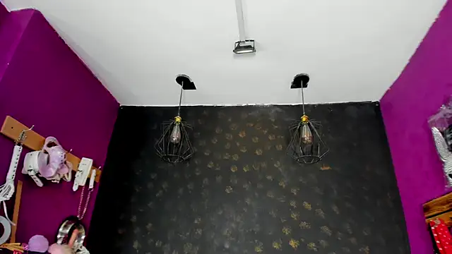 Alexa Slave online show from October 6, 7:07 pm