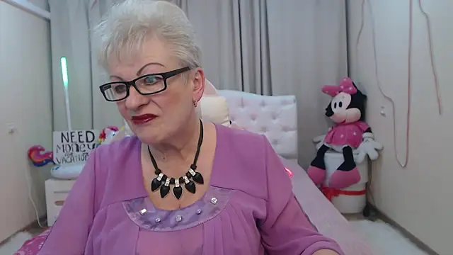KayleSmoll online show from May 26, 6:40 pm