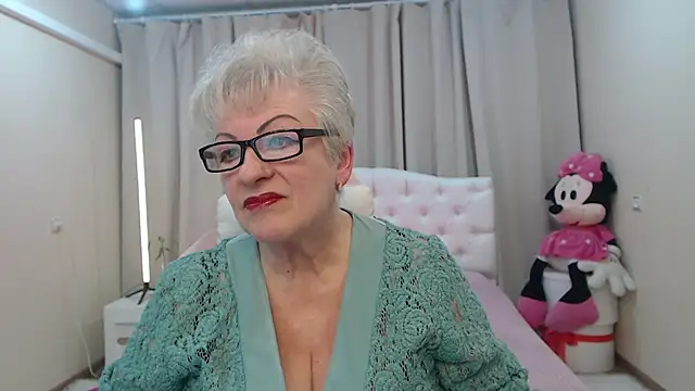 KayleSmoll online show from May 5, 6:33 pm