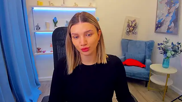 SelenaeMoore online show from July 12, 4:02 am