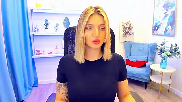 SelenaeMoore online show from May 16, 6:51 pm