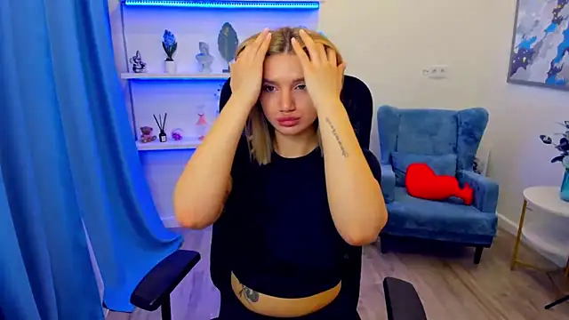 SelenaeMoore online show from May 2, 7:28 pm