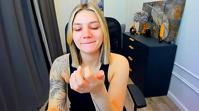 SelenaeMoore online show from May 5, 3:42 am