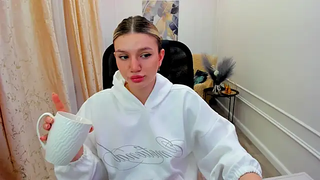 SelenaeMoore online show from July 1, 4:12 am