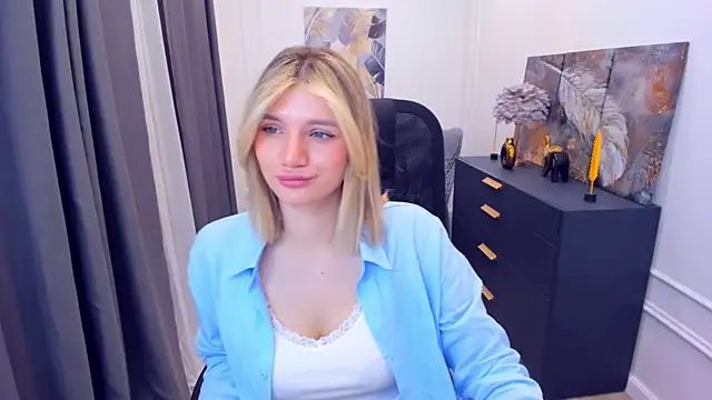SelenaeMoore online show from May 8, 4:27 am