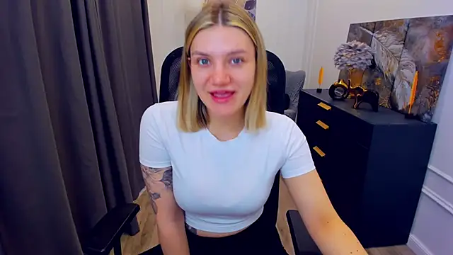 SelenaeMoore online show from May 11, 3:41 am