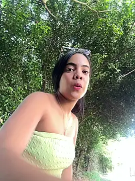 NAUGHTY LITTLE 18 online show from February 24, 9:13 pm