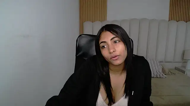 shaneelle online show from May 21, 12:14 pm