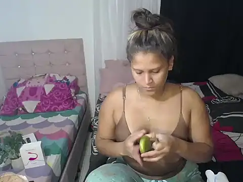 Miel canela online show from September 27, 10:28 pm