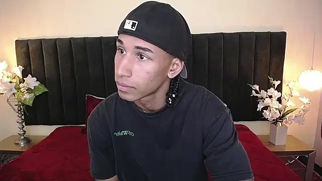 soft attraction online show from April 13, 7:58 pm