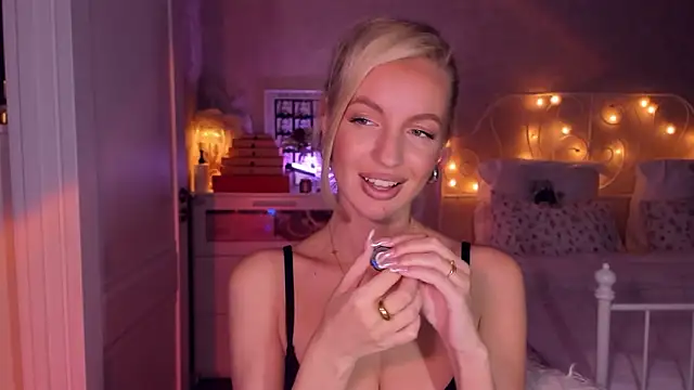 aestetick online show from March 22, 5:08 pm