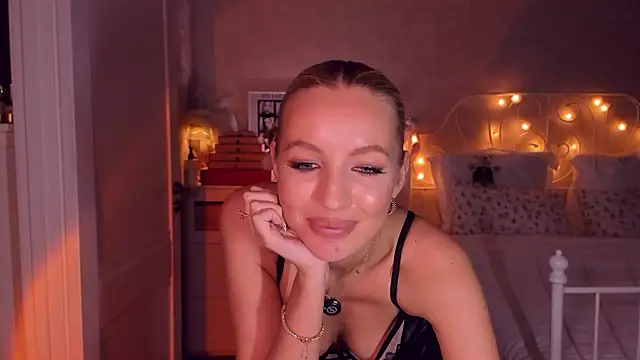 aestetick online show from March 19, 3:38 pm