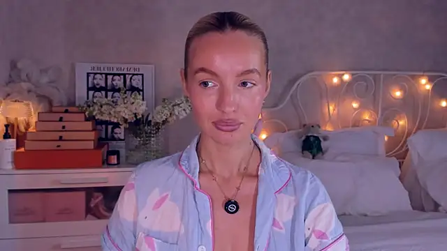 aestetick online show from March 31, 6:46 am