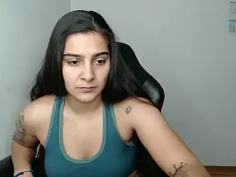 Amanda5Biceps online show from November 19, 6:30 pm