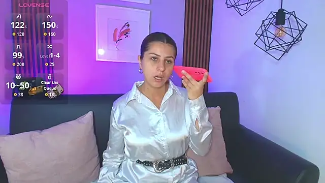 Nahiajhonson  online show from February 12, 1:57 pm