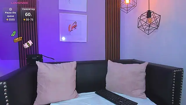 Nahiajhonson  online show from January 19, 1:07 pm