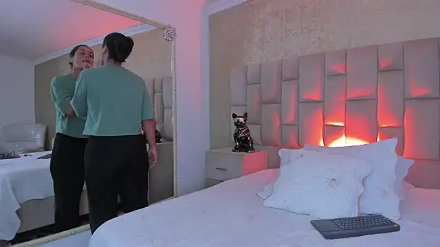 EmmaTorres  online show from October 8, 8:24 pm