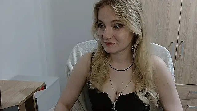 AlmaHoney online show from May 25, 8:08 pm