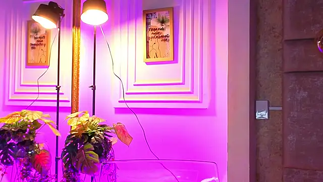 AlessiaLondon online show from February 27, 10:26 am