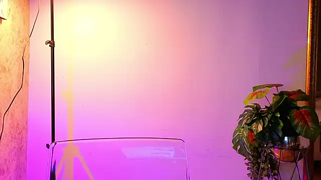 AlessiaLondon online show from February 24, 10:58 am