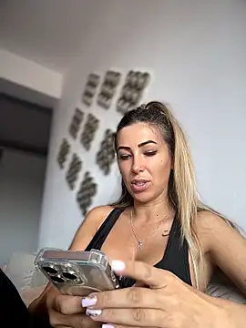 RaquelleDevon online show from May 11, 7:54 am