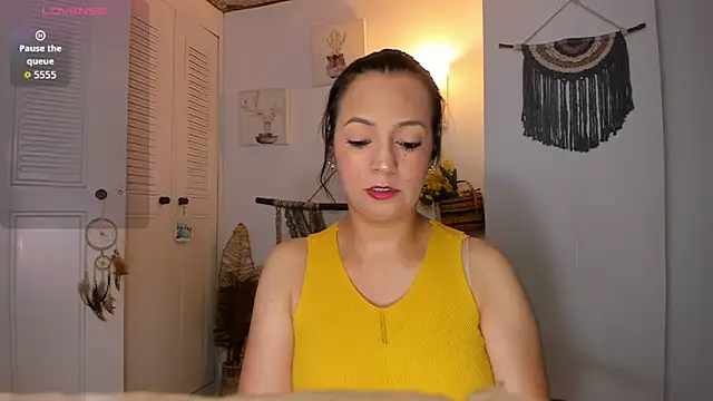 anaruiz  online show from May 15, 1:00 am