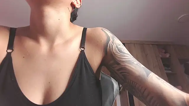 Cutie Shy  online show from May 26, 1:10 pm