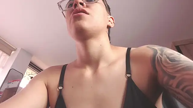 Cutie Shy  online show from May 21, 1:09 pm