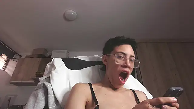 Cutie Shy  online show from April 28, 12:53 pm