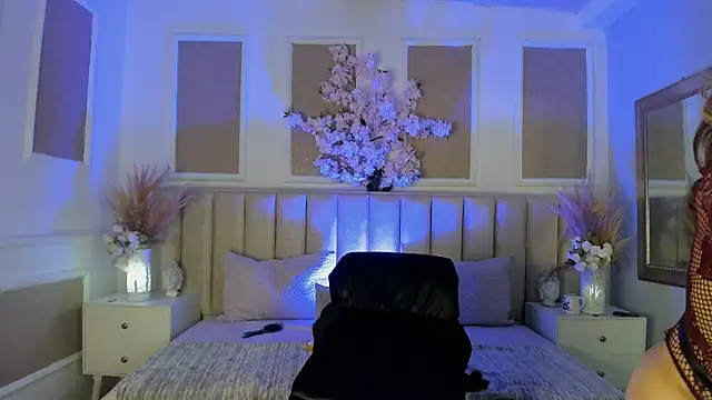 queen satin online show from December 21, 9:35 am