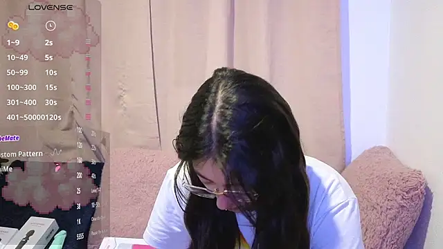 lessliee22  online show from May 3, 9:12 am