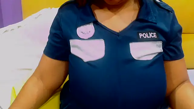 YELLOWBUSTYMELLONS online show from September 24, 6:23 am