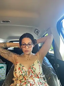 BeautifulMesss online show from May 17, 3:44 pm