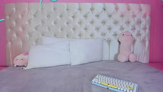 Julieta Cortes   online show from February 2, 12:04 pm