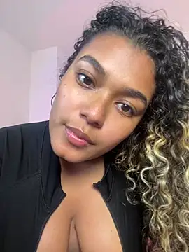 aleja montiel   online show from May 12, 4:13 pm