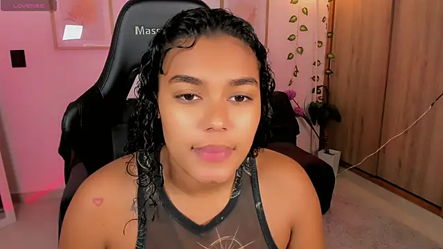 aleja montiel   online show from May 20, 12:35 pm