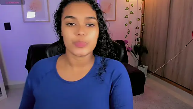 aleja montiel   online show from May 21, 12:36 pm