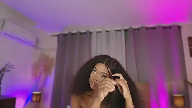 Isaa Coleman  online show from December 18, 10:58 pm