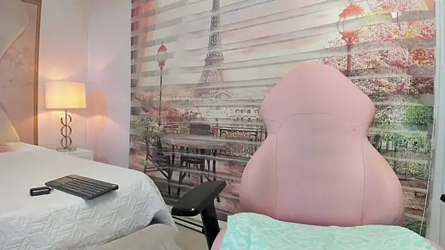 Isa little4u online show from October 17, 5:43 am