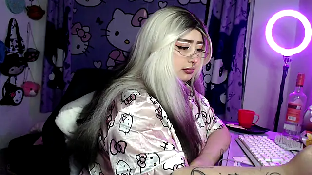 lussyevans24 online show from May 2, 5:00 am