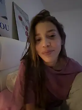 Snapshot of MelanieNoguera chatting on September 20, 4:22 am MelanieNoguera online show from September 20, 4:22 am