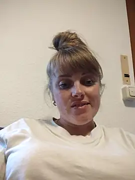 Snapshot of CoddessCrystal chatting on September 29, 1:38 pm CoddessCrystal online show from September 29, 1:38 pm