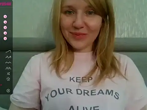 Snapshot of urbadkitty chatting on December 2, 8:48 am urbadkitty online show from December 2, 8:48 am