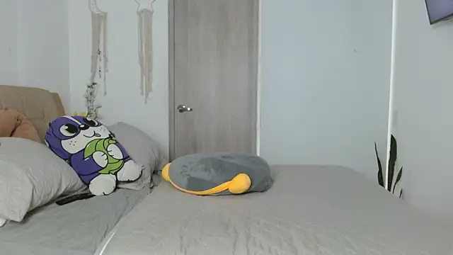 leidysauts online show from September 26, 1:42 pm