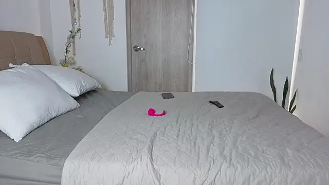 leidysauts online show from July 10, 3:34 pm