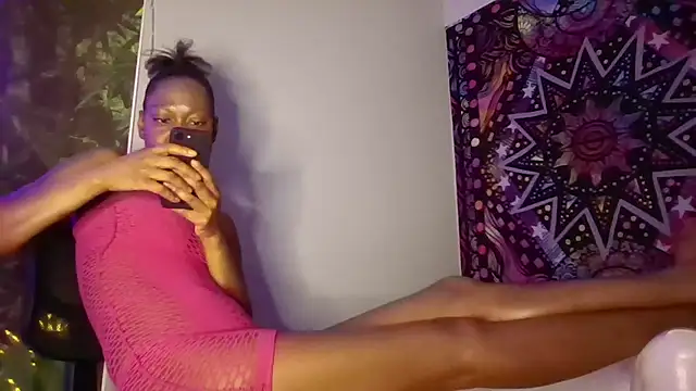 C0ffeecoolatte online show from March 30, 2:11 am