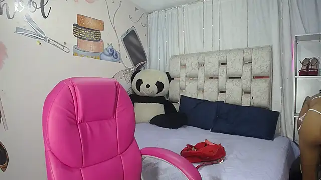 EMMA SWEETT1 online show from October 6, 12:44 pm