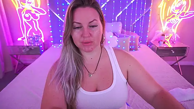 KiraCandyS online show from May 25, 8:30 pm